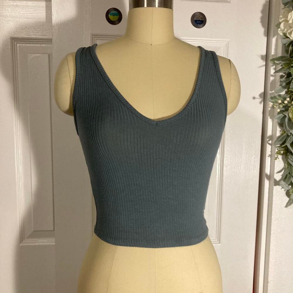 Bozzolo size small soft and stretchy green v neck cropped tank top